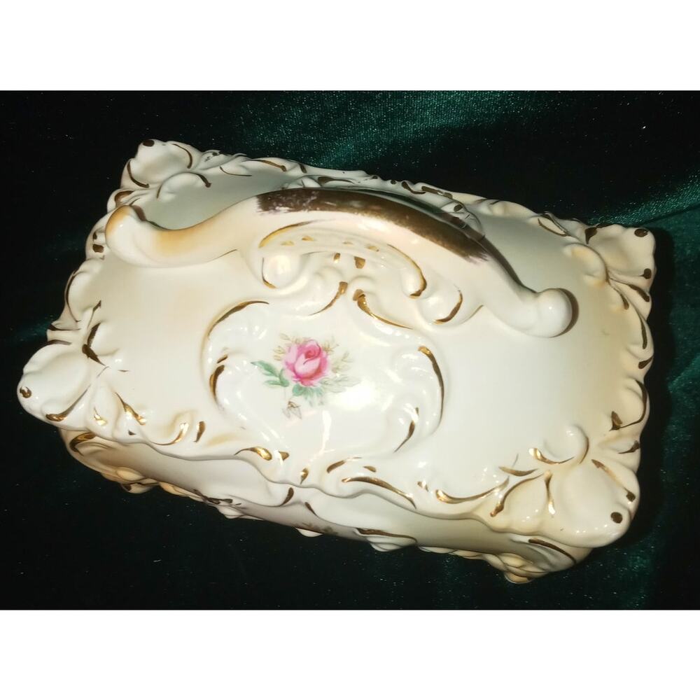 Vintage Royal Sealy Trinket Box Victorian Couple Man Woman Cream Gold Tone Trim - Picture 7 of 9
